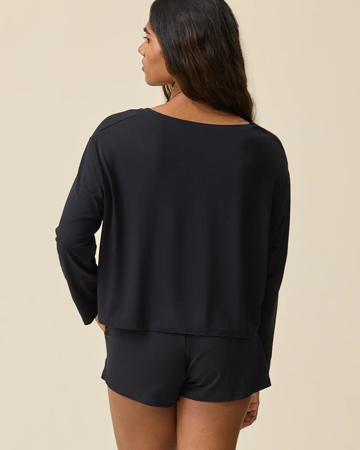 Aria Bamboo Casual Cropped Long Sleeve Top | Black - Image 4